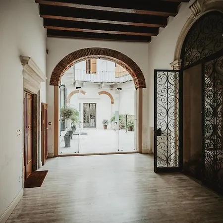 Διαμέρισμα Downtown - Elegant Luxury Βιτσέντζα